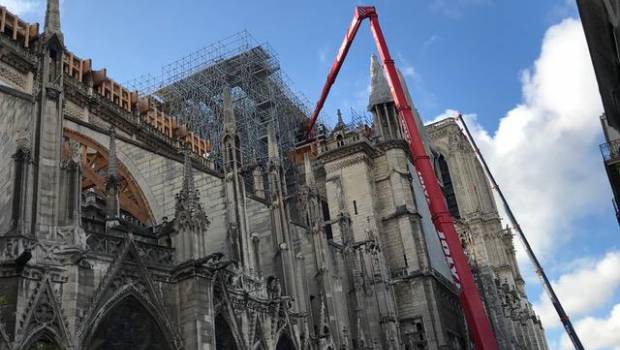 Deux nacelles Ruthmann de 90 m sécurisent Notre-Dame de Paris
