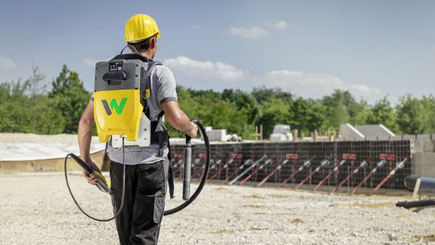 Un vibrateur béton interne sur batterie chez Wacker Neuson