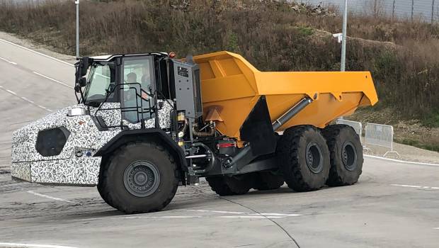 Le tombereau articulé Liebherr a trouvé à qui parler