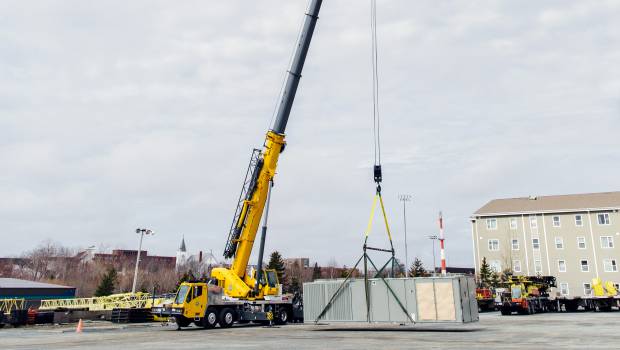 Irving Equipment renforce son parc de deux grues Manitowoc