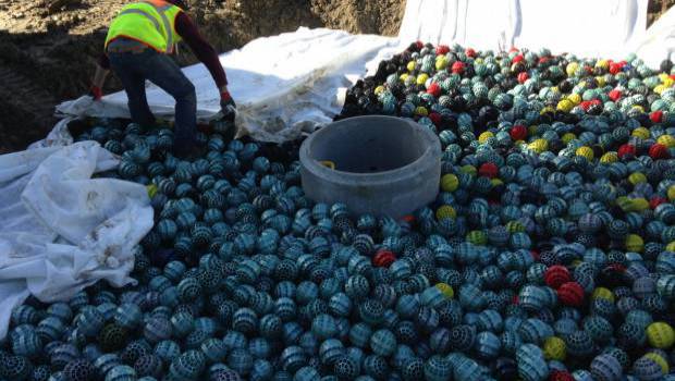 Des boules en plastique recyclé pour lutter contre les inondations