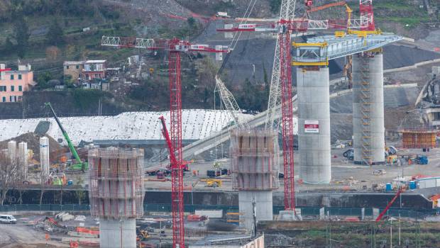 Pont de Gênes : le premier tronçon côté Est est posé