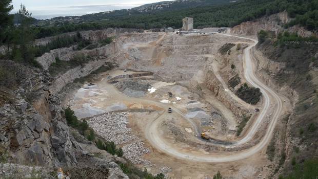 La carrière Lafarge du Teil aurait-elle une part de responsabilité dans le séisme du 11 novembre en Ardèche ?