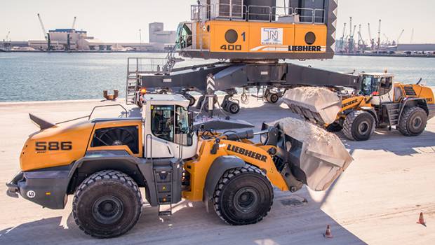 Quatre chargeuses sur pneus Liebherr à Samoter