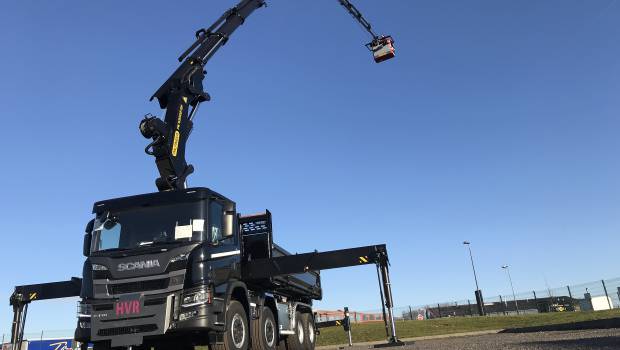 Bennes Vincent livre un nouveau véhicule à Hautes Vosges Rénovation