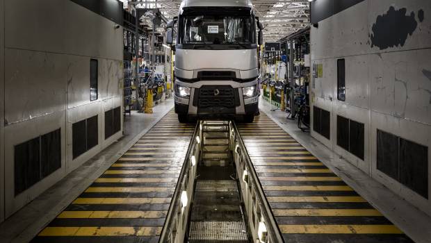Covid-19 : les usines de Renault Trucks en France cessent leur activité