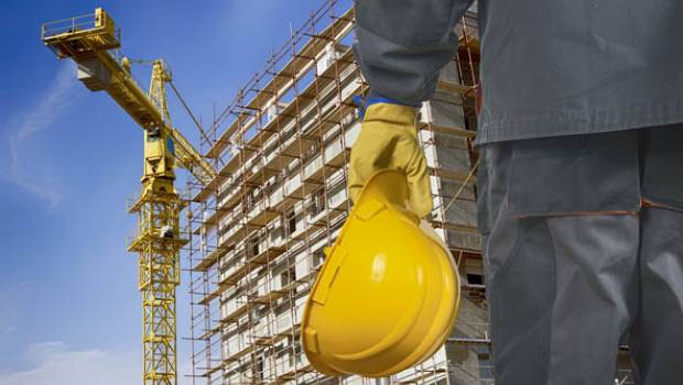 Le secteur de la construction demande un arrêt temporaire des chantiers