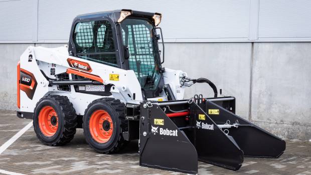 Bobcat dévoile un nouvel épandeur d’asphalte et de terre