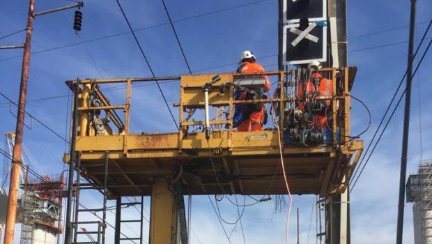Travaux caténaires pour Colas Rail sous le nouveau viaduc de Gênes
