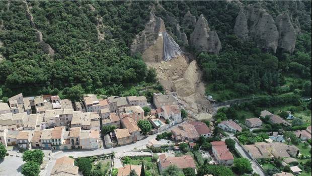 CAN et EPC font exploser un bloc de 2 300 tonnes pour sécuriser Les Mées (04)