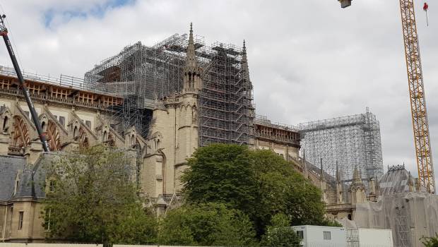 Coup d'envoi de la dépose des échafaudages de Notre-Dame !