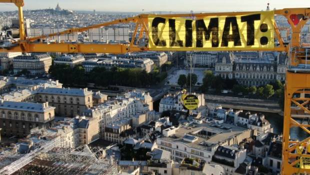 Greenpeace s’invite à Notre-Dame de Paris
