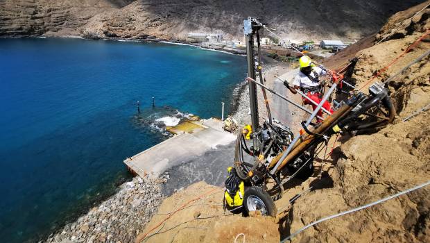 L'Ile de Sainte Hélène se protège contre les chutes de blocs rocheux