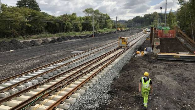 Infrabel ripe une double voie béton de 480 m