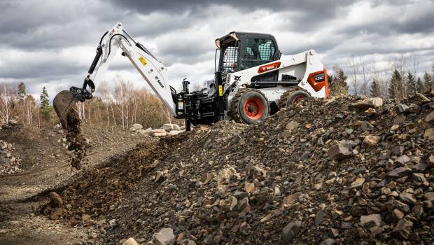 Des pelles rétro pour chargeuses compactes