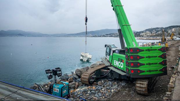 Des accropodes pour la nouvelle digue du port de Cannes