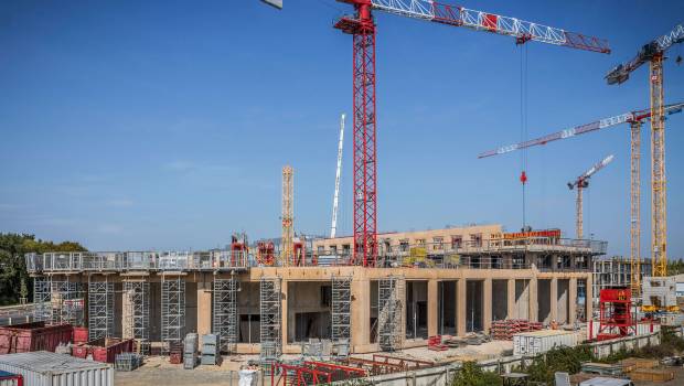 Emmanuel Macron : « Le BTP ne s’arrêtera pas de fonctionner ! »