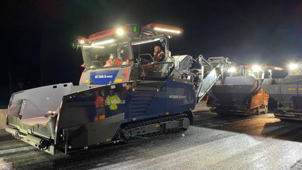 Asphalte Évolution se dote du premier MT 3000-3i Offset de Vögele