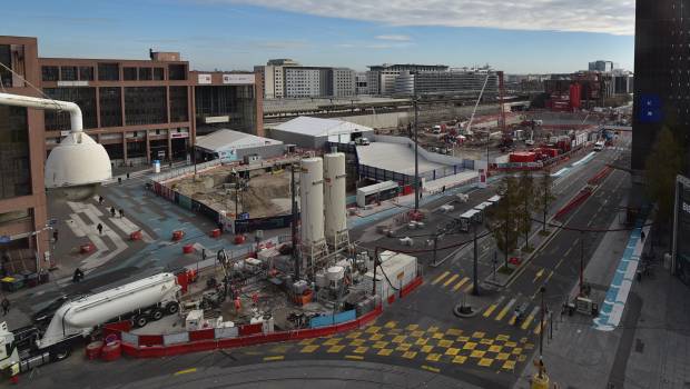 Lyon : une passerelle métallique au-dessus des chantiers de la Part-Dieu