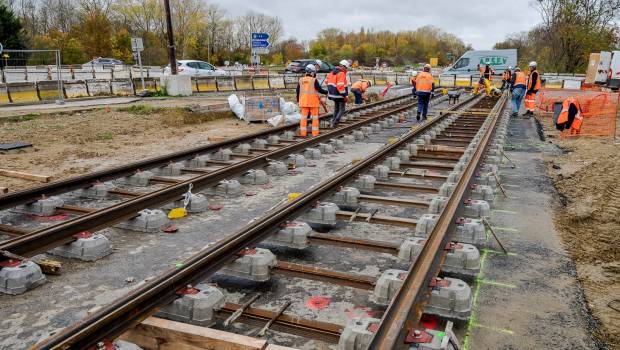 Tramway T12 : lancement des travaux de pose de voies