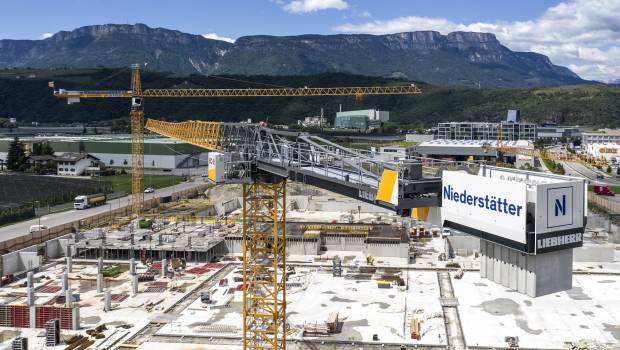 Liebherr étend sa participation avec Niederstätter pour la distribution de grues à tour