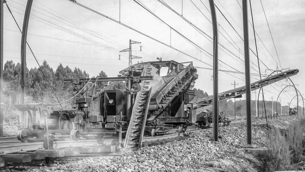 [Grand format] Dégarnisseuses-cribleuses : 75 ans à avaler du ballast !