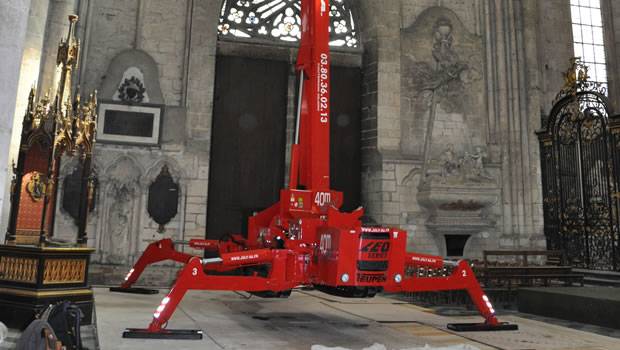 L'araignée tisse sa toile