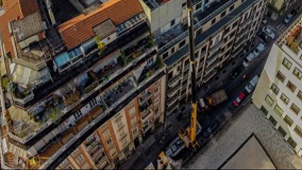 La Demag AC 160-5 habile aussi dans les espaces restreints