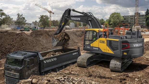 Volvo CE : Des EC250E et EC300E plus performantes