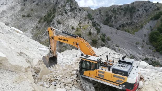 Une Hyundai HX520L à l’œuvre dans la carrière de Colonnatta