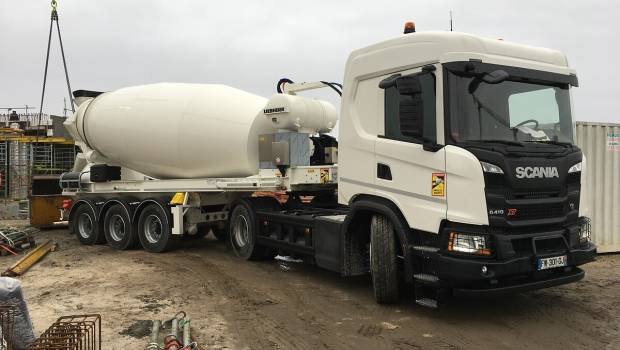 Scania combine un tracteur au gaz avec un malaxeur électrique