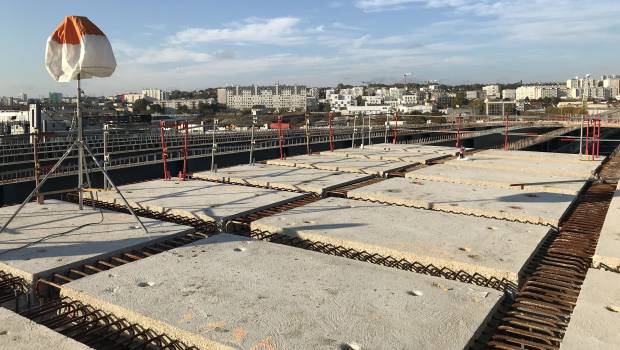 Vitry-sur-Seine : 4 800 m² de tablier en béton préfabriqué pour le pont-paysage des Ardoines