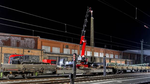 Une opération de levage nocturne insolite