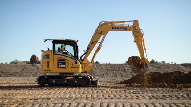 Komatsu lance une nouvelle pelle avec des vitesses plus rapides