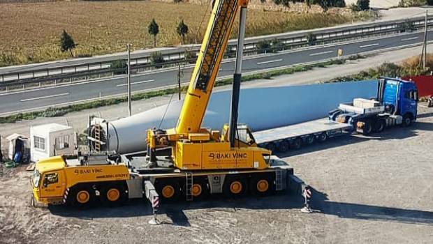 Chez Bakı Vinç, Grove roule avec Allison