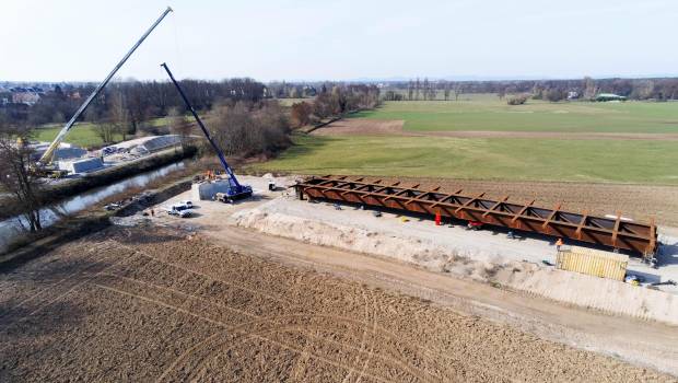 Lançage en direct du pont enjambant la Moder