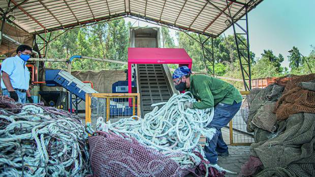 Comberplast broie et valorise les filets de pêche en Patagonie