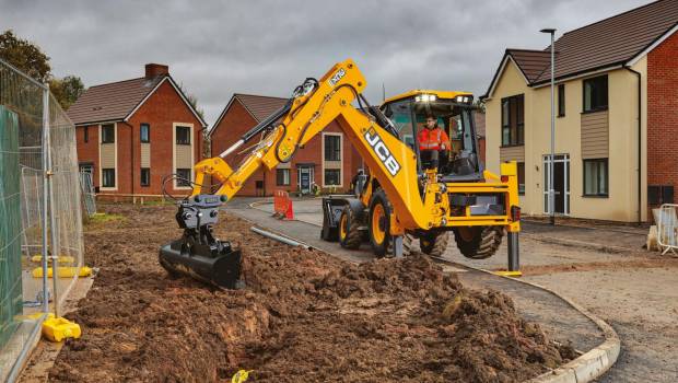 Le  tracto  JCB C3X passe au Stage V