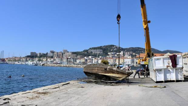 Ajaccio : 100 t de déchets retirés du bassin portuaire Charles Ornano