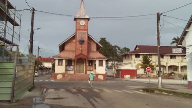 Effondrement d’une partie de la route Nationale 1 en Guyane