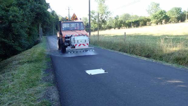 Du lait de chaux pour traiter le ressuage des routes surchauffées