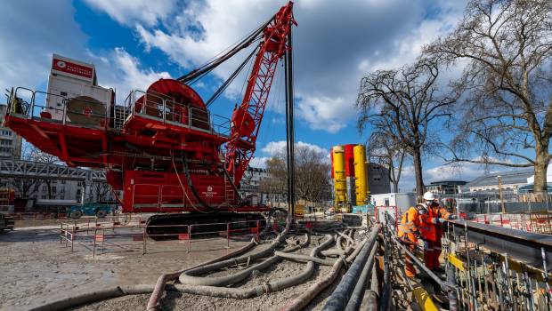 Un bassin tout en retenue à Austerlitz