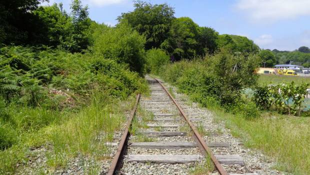 Une voie fermée ouverte aux vélos