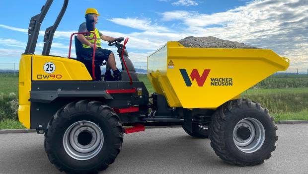 Wacker Neuson présente ses dumpers sur pneus optimisés DW60 et DW90