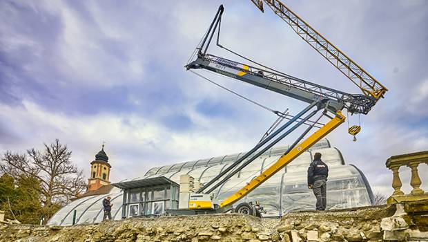 Une Liebherr L1-24 à l'oeuvre sur le Lac de Constance