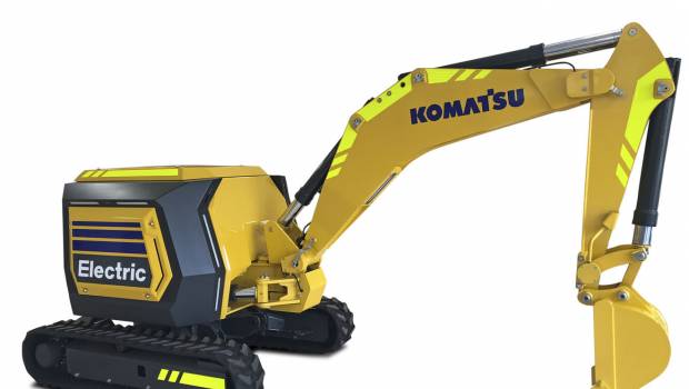 Pour ses 100 ans, Komatsu dévoile une mini-pelle Komatsu 100% électrique pilotée à distance