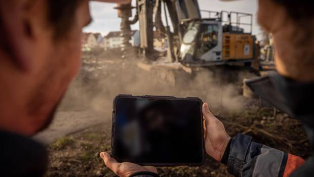 XpertAssist radiocommande les grues et foreuses Liebherr