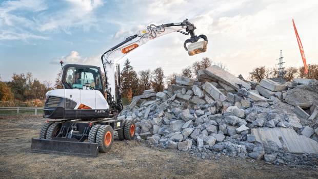 L’E57W, une mini-pelle sur pneu très compacte