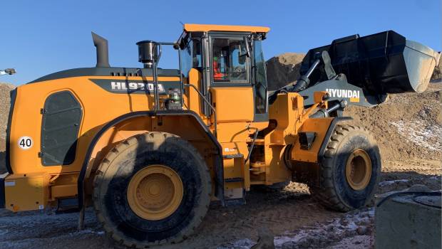 Une première chargeuse Hyundai HL970A chez Poullard