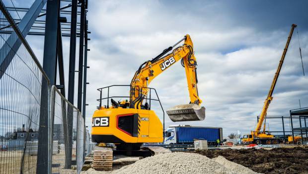 245XR : la Serie X de JCB se développe